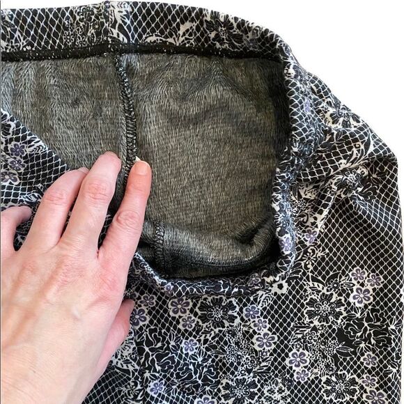 Warm faux fur lined leggings, size s/m small medium, never wore, navy and white - Picture 3 of 4